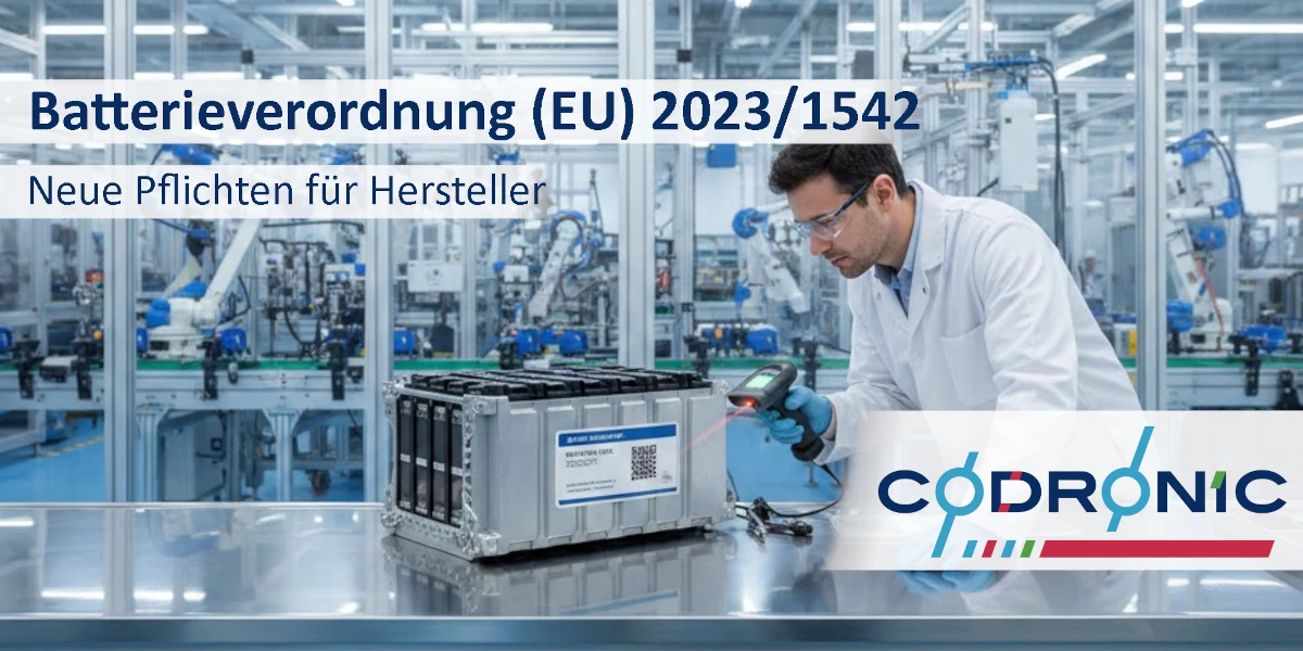 Ein Bild von einem Batterie Technik Ing. der einen DMC code auf einem Batteriemodul scannt.
