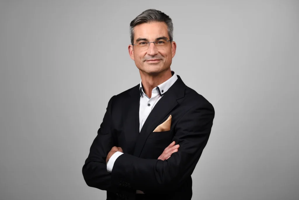 Portrait von Michael Mader, dem Firmengründer und CEO der Codronic GmbH aus Friedberg bei Augsburg